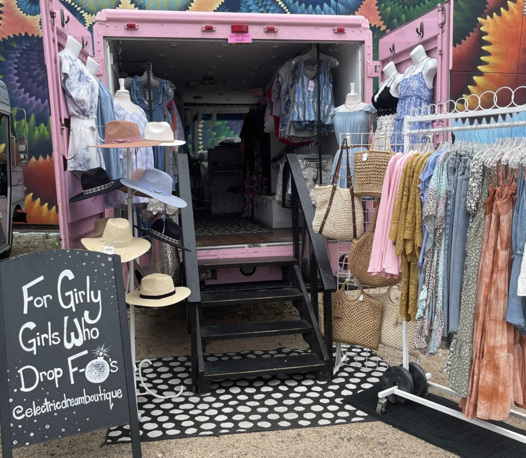 Mobile fashion trucks, the latest US shopping sensation